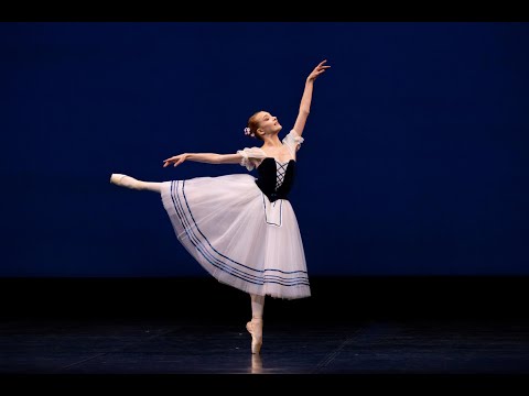 Видео: Вариация Жизели из балета "Жизель", 1 акт - Аполлинария Картавцева.