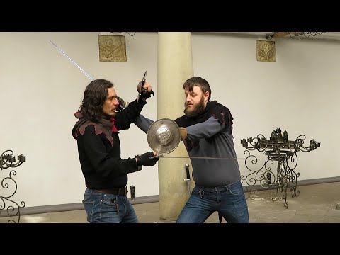 Видео: Ознайомлення з прийомами фехтування на мечах. Частина 2