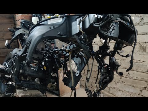Видео: Yamaha r1 2015 - 2022  капиталка двигателя || разбор мотоцикла || Новая Ямаха р1 || пьяный гаишник