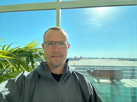 Видео: Приключения в аэропорту.