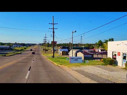 Видео: КАК ЖИВЁТ ОДНОЭТАЖНАЯ АМЕРИКА? ТИПИЧНЫЙ МАЛЕНЬКИЙ ГОРОДОК АМЕРИКИ.