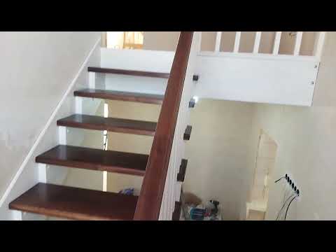 Видео: Лестница из массива