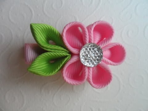 Видео: Милая заколка для волос Канзаши / Sweet hairpin Kanzashi