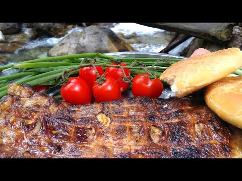 Видео: Как приготовить шашлык из бараньей печени в жировой сетке в Домбае. Чем вкусным себя побаловать.