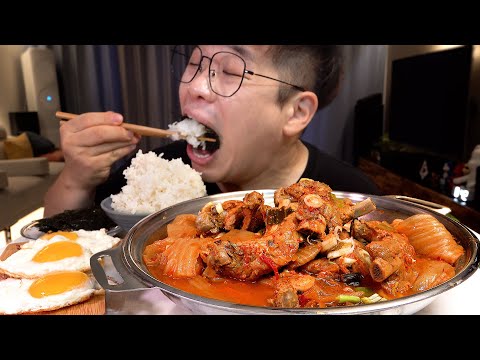 Видео: SUB_Мукбанг с кимчи и чигэ - это вкусная еда