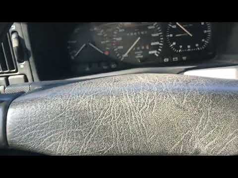 Видео: Пассат Б3 снимем приборную панель не снимая руля. Ремонт пассат б3.