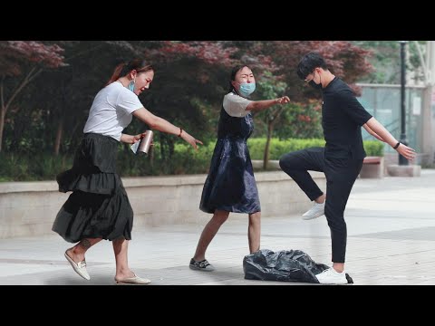 Видео: Когда издеваются над собаками на улице