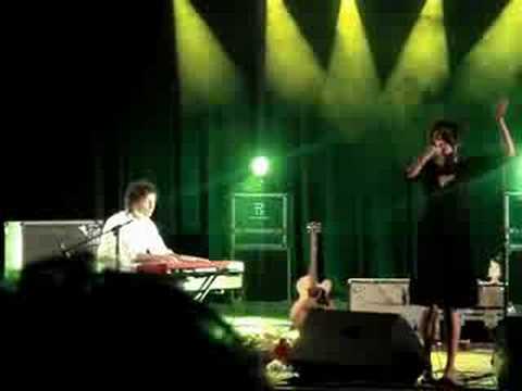 Видео: Земфира-Возьми меня (Анапа, 27.08.2008)