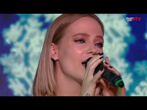 Видео: ГЛЮК`OZA - СНЕГ ИДЁТ / GLUK`OZA - SNEG IDYOT / NEW YEAR 2017 / EUROPA PLUS TV