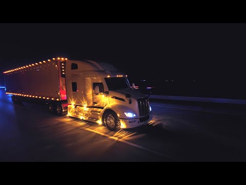 Видео: Peterbilt 579 2022 года | Ночные грузоперевозки в формате Full 4K UHD