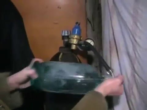 Видео: заправка сифона