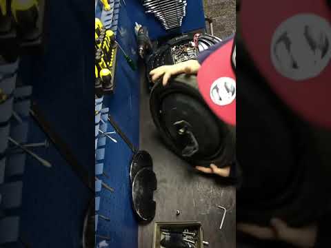 Видео: Как заменить камеру в моноколесе Inmotion V8