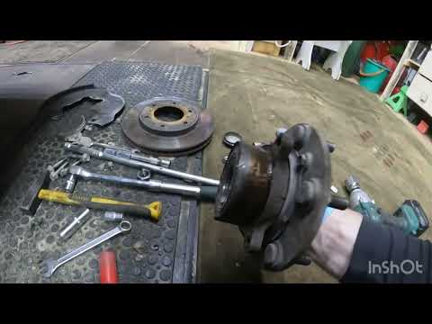 Видео: Митсубиши Паджеро Спорт замена переднего ступичного подшипника