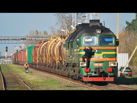 Видео: Тепловозы 2М62-1132 и 2ТЭ10У-0276 / 2M62-1132 and 2TE10U-0276