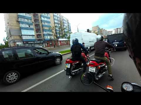 Видео: На трёх ЯВАХ и Хонде. ПОКАТУШКА с Друзьями  по городу.