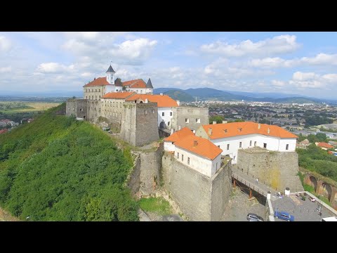 Видео: Замок Паланок - чим дивує перлина Закарпаття