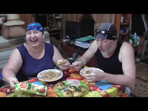 Видео: MUKBANG RUSSIA.Borsch with donuts.Пловцы и  борщ с пампушками
