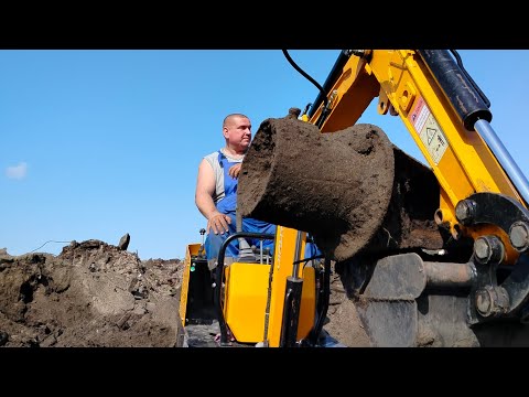 Видео: Металлокоп на свалке с помощью мини-экскаватора