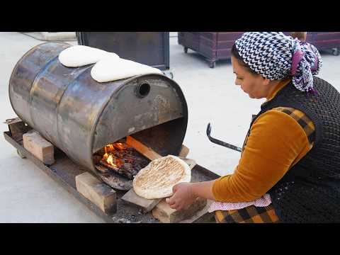 Видео: 🍞 Выпечка Традиционного Хлеба с Луком и Мясом в Бочке | Жизнь в Деревне