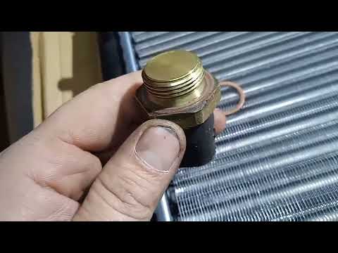 Видео: Замена основного радиатора на Ford Galoxy. Потек тосол.