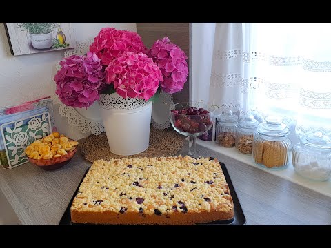 Видео: Нежный фруктовый кухен из черешни и голубики!