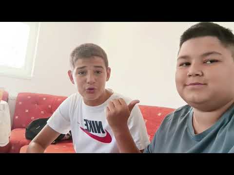 Видео: Challenge играем футбол с моя приятел Румбата гледайте клипа и ще разберете много интересен 1 част