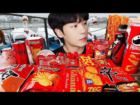 Видео: АСМР МУКБАНГ | красная еда, медовое желе, конфеты, десерты (лапша, шоколад), круглосуточный магазин