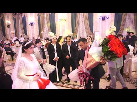 Видео: РОДИТЕЛИ СЫГРАЛИ ШИКАРНУЮ СВАДЬБУ ЕДИНСТВЕННОМУ СЫНУ