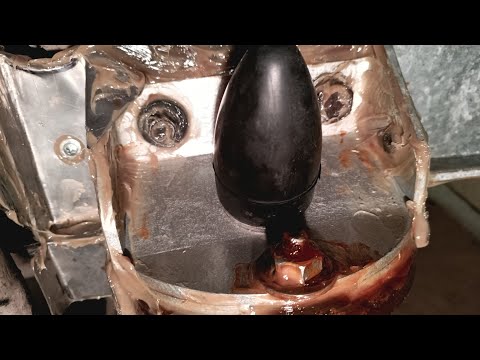 Видео: Замена чашки отбойника верхнего рычага ваз-21310 Нива.