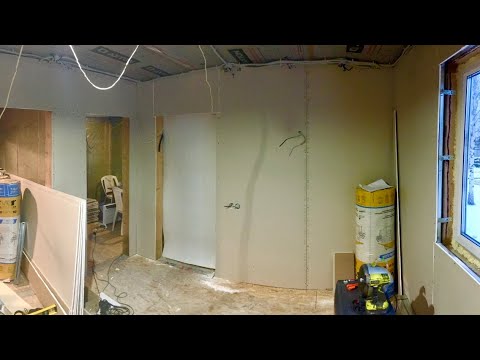 Видео: Внутренняя отделка гипсокартоном в каркасном доме 6х6.  Закладные. Подрозетники . Часть 2