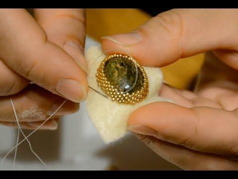 Видео: Как сделать оправу для кабошона бисером. Оплетение кабошона на тканевой основе.