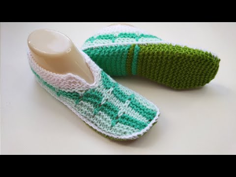 Видео: Авторская модель следков спицами одним полотном