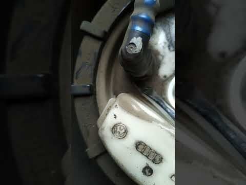 Видео: чистка сеточки бензонасоса на Volkswagen Golf 4 1.6 16v часть,1