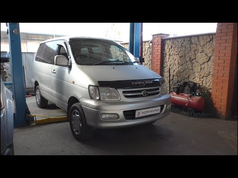 Видео: Замена пыльников левого привода на Toyota Noah 3S FE Тойота Ноах 2000 года