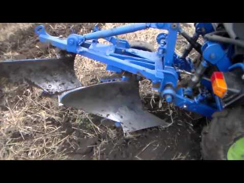 Видео: Самодельный двухкорпусный плуг, испытание зимой.