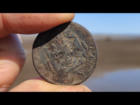 Видео: Вода ушла, всё лежит на поверхности! Коп монет в затопленной деревне.