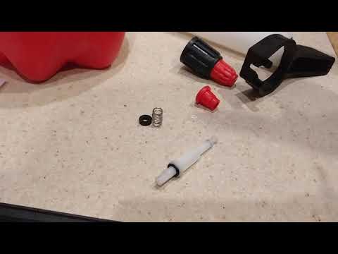 Видео: Как собрать AVS CRYSTAL распылитель помповый