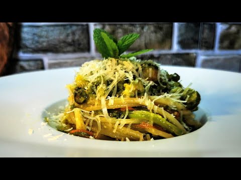 Видео: Спагети с тиквички. Толкова вкусно, лесно и бързо, че можете да ги готвите всеки ден.