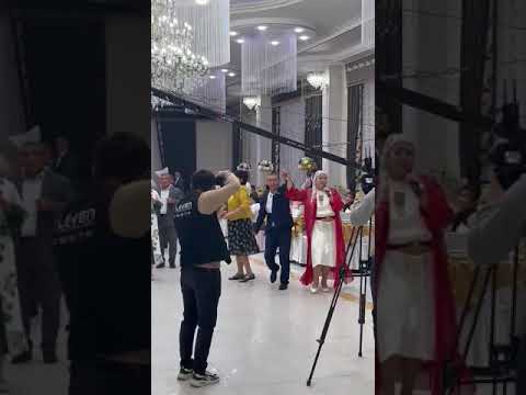 Видео: Екі келін ата-енеге ән арнауы
