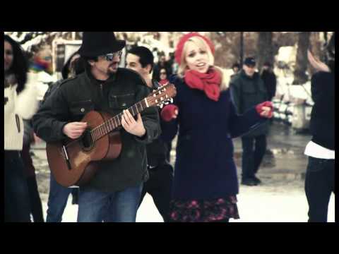 Видео: Маги Алексиева - Честита Коледа / Feliz Navidad