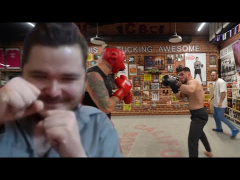 Видео: Маргинал смотрит бой Асхаба Тамаева против Эдварда Била