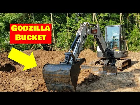Видео: Мой самый большой пруд в жизни — новый 36-дюймовый ковш Godzilla на мини-экскаваторе Bobcat e42 Ч...