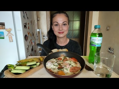 Видео: Мукбанг🥓🍳Яичница с помидорами🤤😋 Как я отношусь к хейту и есть ли польза в мукбанге? 😉