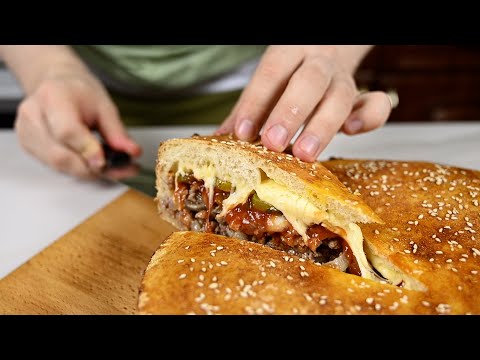 Видео: Пирог Чизбургер. Много мяса и сыра! Идеальная начинка для пирога! Cheeseburger pie recipe.
