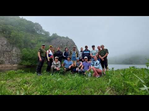 Видео: 16 человек: поход одного дня, село Дуэ - озеро Октябрьское