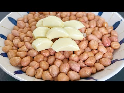 Видео: Добавьте к арахису горсть чеснока, я не ожидала, что это будет так вкусно, это проще, чем варить