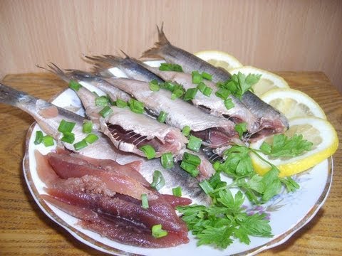 Видео: Как замариновать салаку,селедку,скумбрию,тюльку.