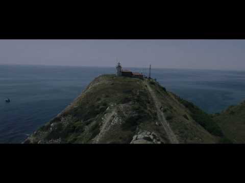 Видео: nb! ЖЕНАТА ОТ ФАРА (2014) - къс филм