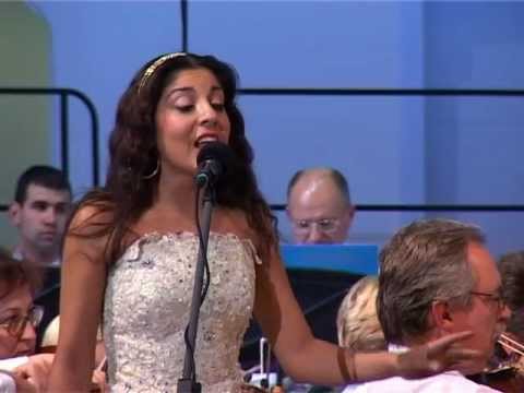 Видео: Диана Савельева. "Зачем принёс мне эти розы".