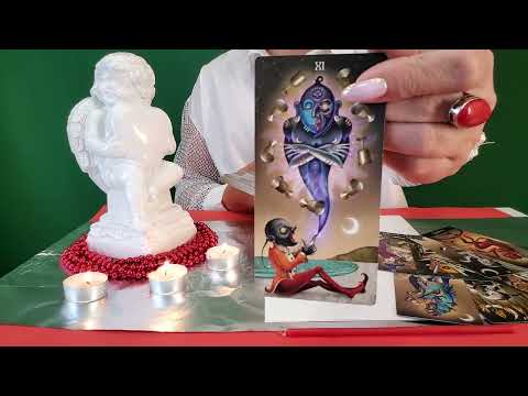 Видео: 😱🤯В эту минуту за вашей спиной: Кто вас ненавидит? Кто любит?  Гадание на свече и картах таро